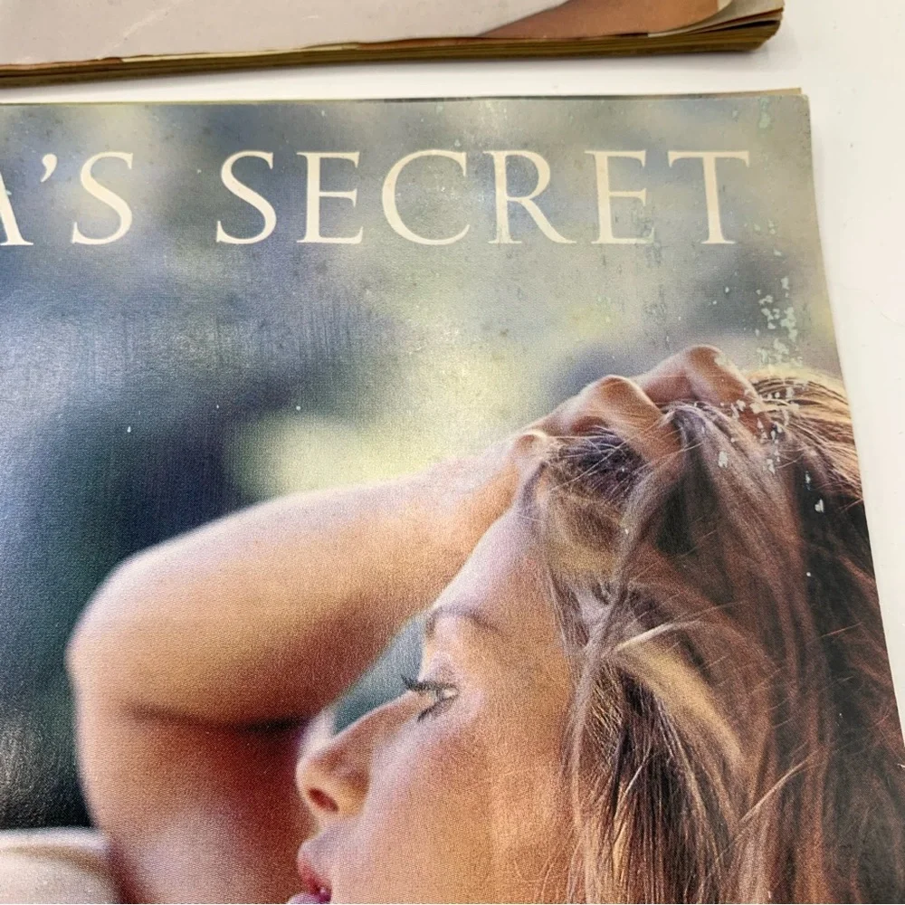 Vintage Victoria’s Secret Catalog Lot (2001–2003) – Early 2000s Fashion - Picture 13 of 16